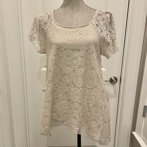 new directions Tops - SALE!NWOT NEW DIRECTIONS Lace Overlay Flowy Top SM